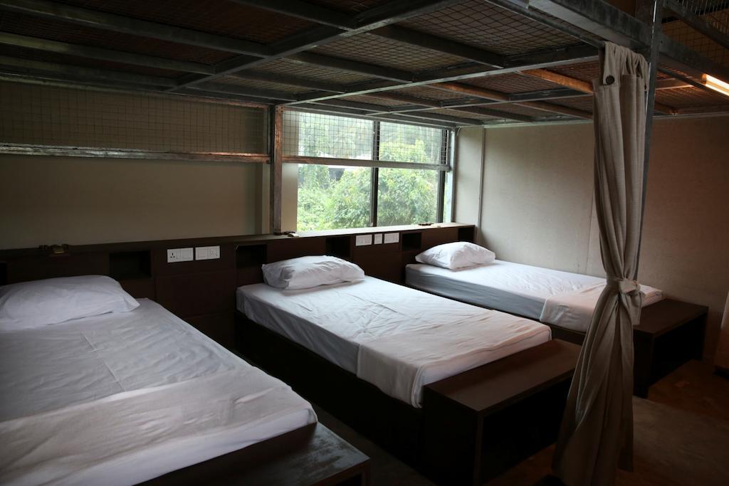 Bb Bunkers Hostel Santubong Exterior photo